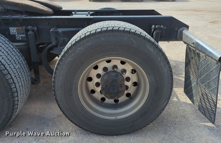 image for item NZ9274 2020 Kenworth T680 semi truck