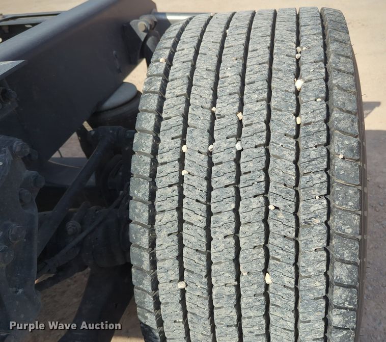 image for item NZ9274 2020 Kenworth T680 semi truck