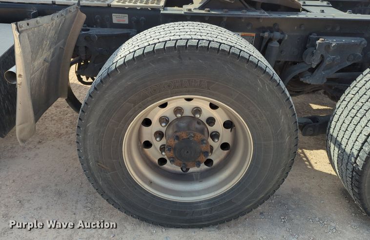 image for item NZ9274 2020 Kenworth T680 semi truck