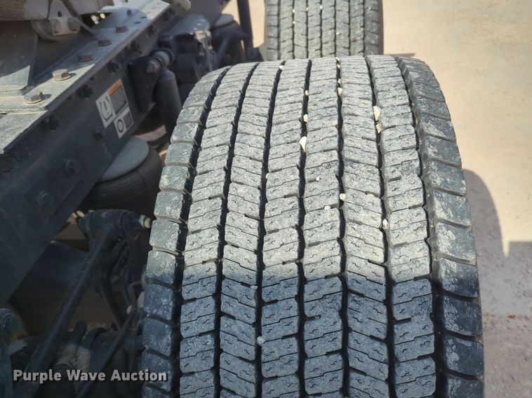 image for item NZ9274 2020 Kenworth T680 semi truck