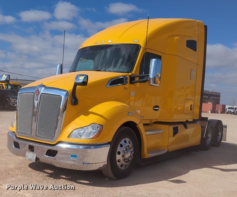 image for item NZ9286 2020 Kenworth T680 semi truck