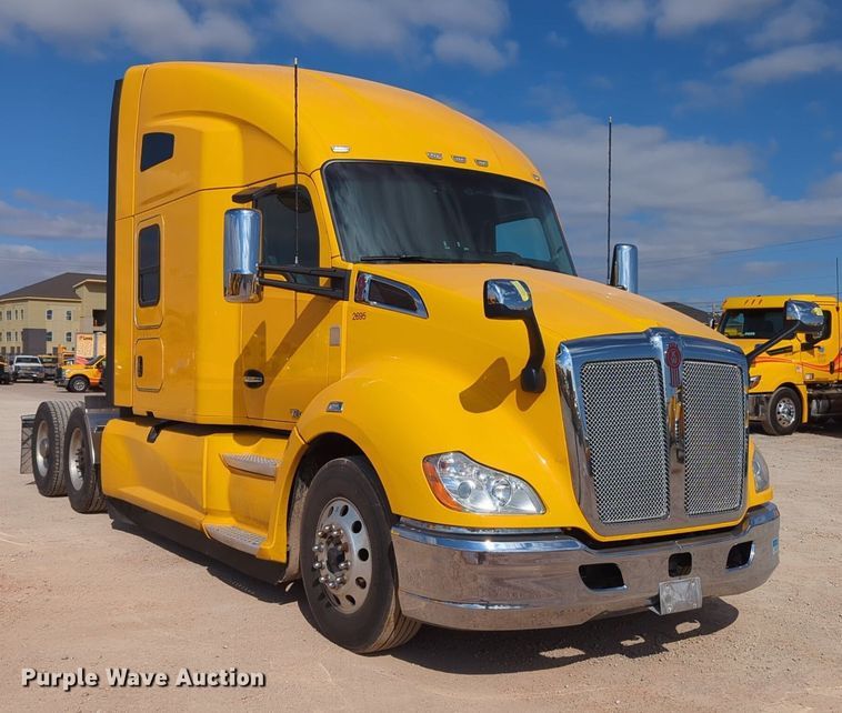 image for item NZ9286 2020 Kenworth T680 semi truck