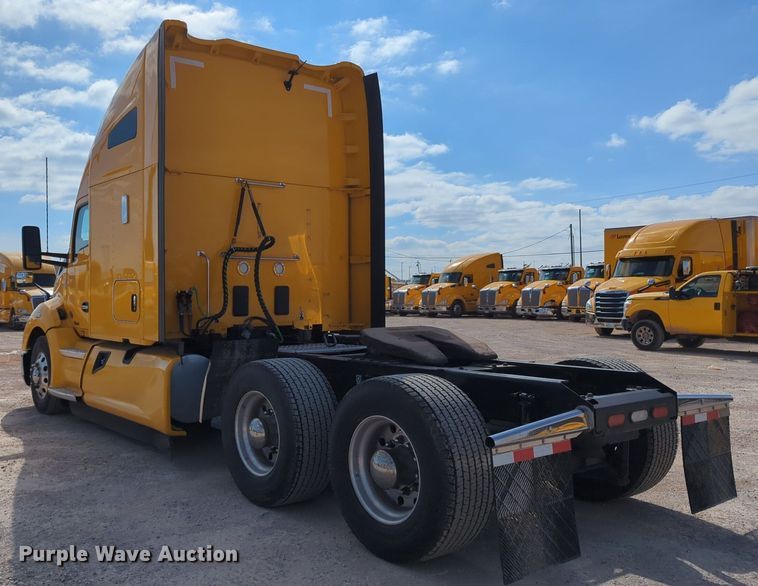 image for item NZ9286 2020 Kenworth T680 semi truck