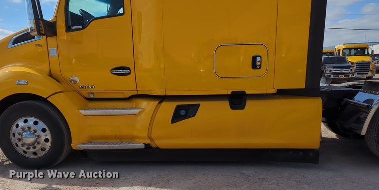image for item NZ9286 2020 Kenworth T680 semi truck