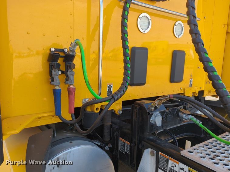 image for item NZ9286 2020 Kenworth T680 semi truck