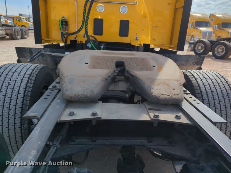 image for item NZ9286 2020 Kenworth T680 semi truck