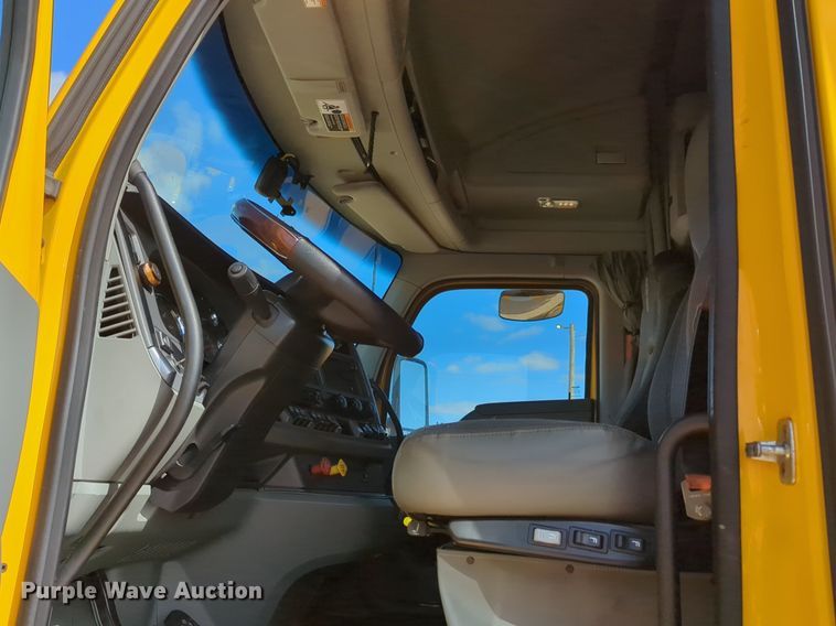 image for item NZ9286 2020 Kenworth T680 semi truck