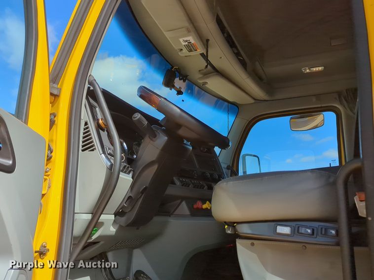 image for item NZ9286 2020 Kenworth T680 semi truck