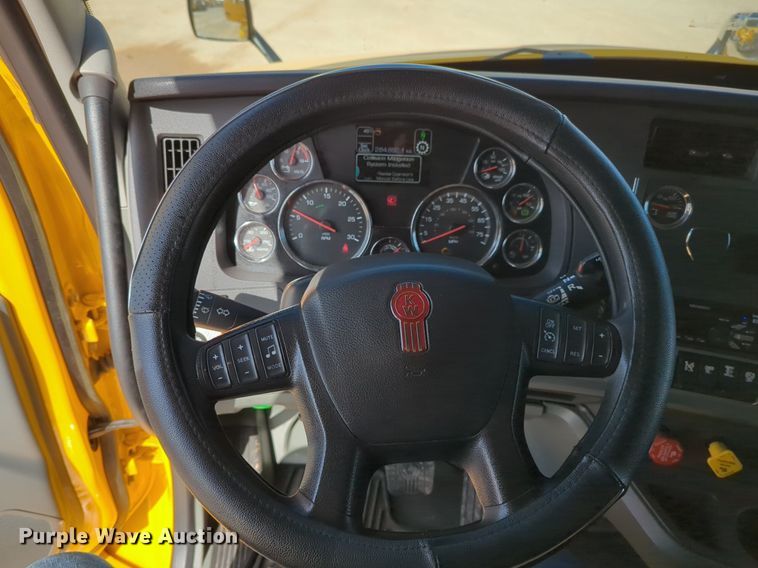 image for item NZ9286 2020 Kenworth T680 semi truck