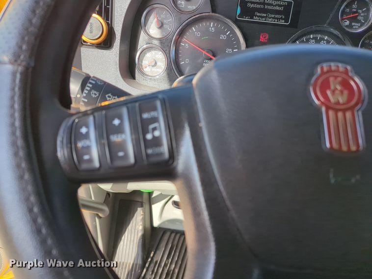 image for item NZ9286 2020 Kenworth T680 semi truck