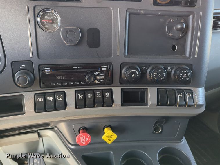 image for item NZ9286 2020 Kenworth T680 semi truck