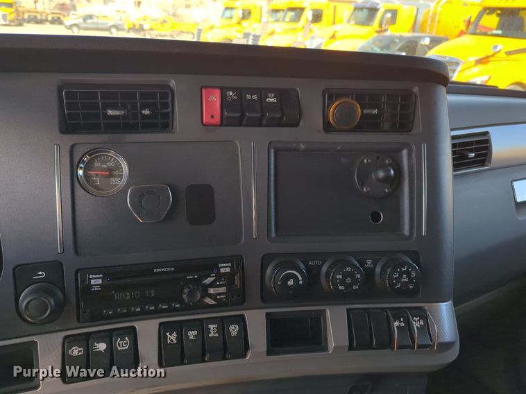 image for item NZ9286 2020 Kenworth T680 semi truck