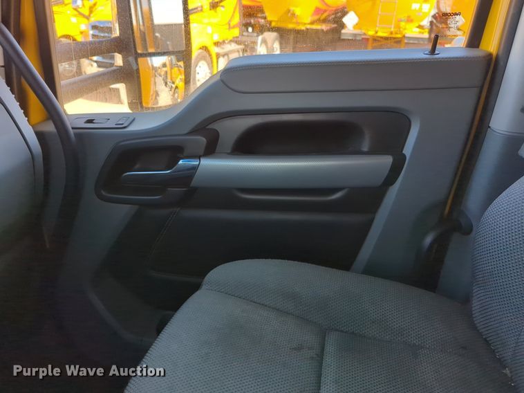 image for item NZ9286 2020 Kenworth T680 semi truck