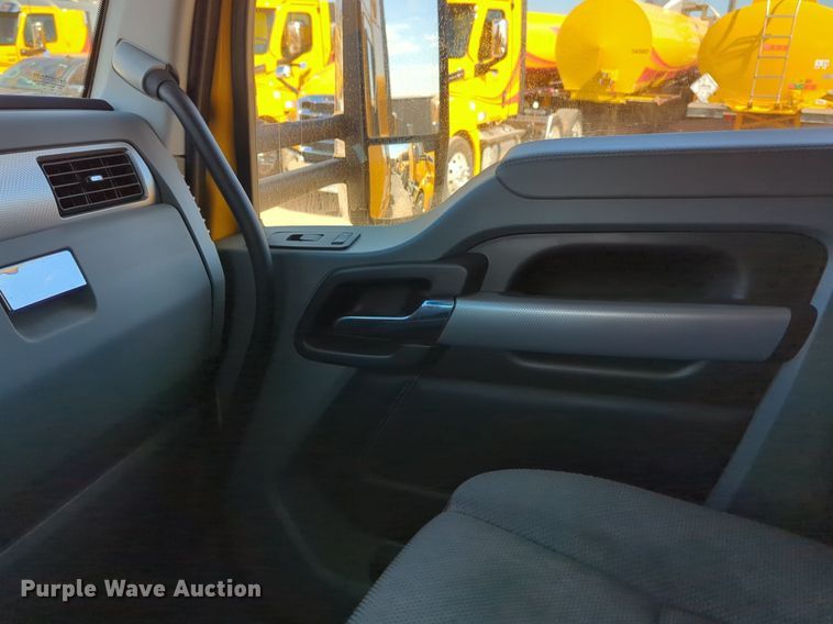 image for item NZ9286 2020 Kenworth T680 semi truck