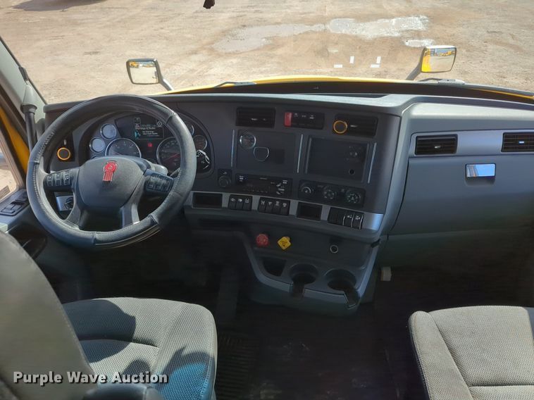 image for item NZ9286 2020 Kenworth T680 semi truck