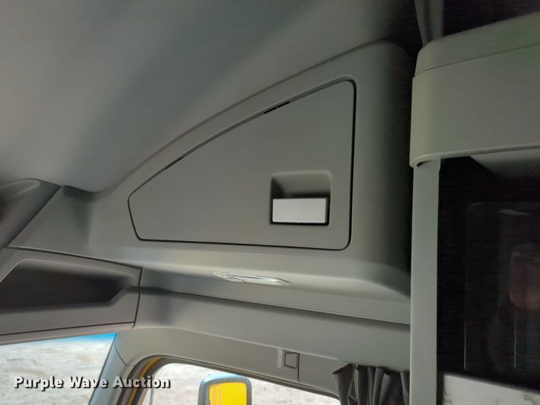 image for item NZ9286 2020 Kenworth T680 semi truck