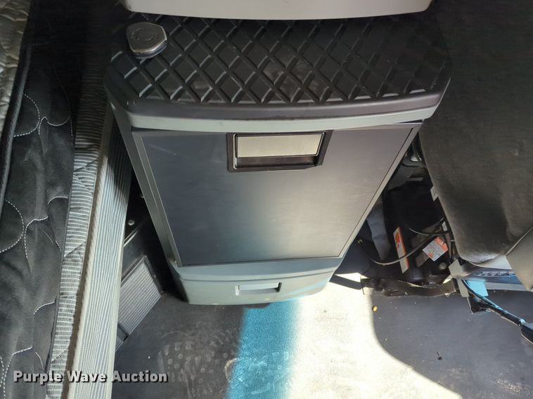 image for item NZ9286 2020 Kenworth T680 semi truck