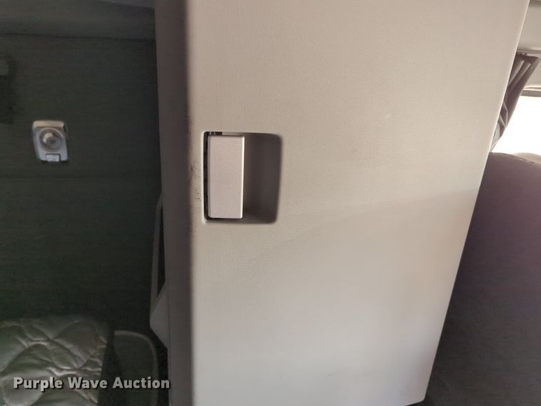 image for item NZ9286 2020 Kenworth T680 semi truck