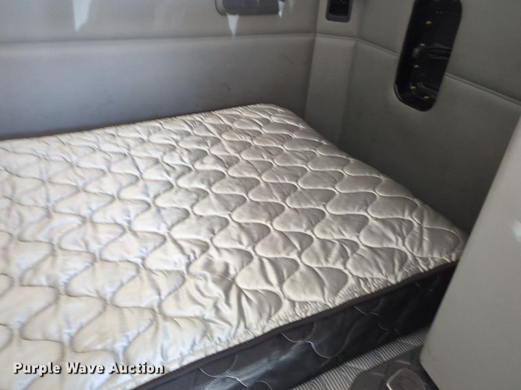 image for item NZ9286 2020 Kenworth T680 semi truck