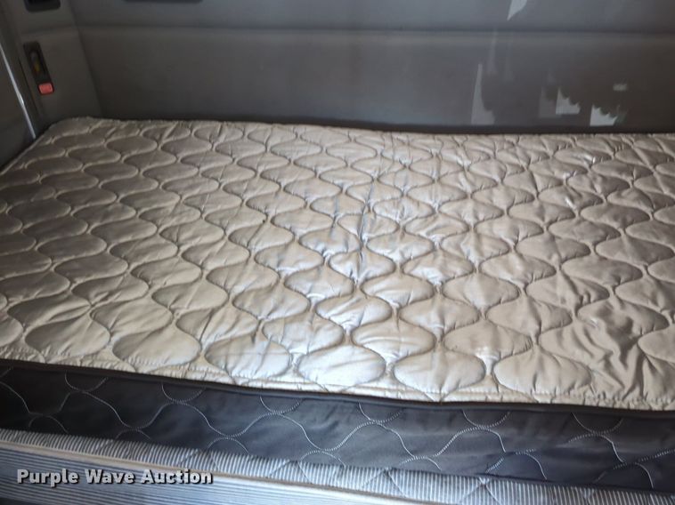 image for item NZ9286 2020 Kenworth T680 semi truck