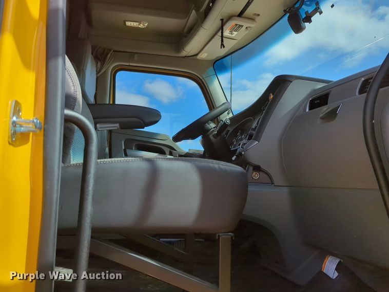 image for item NZ9286 2020 Kenworth T680 semi truck