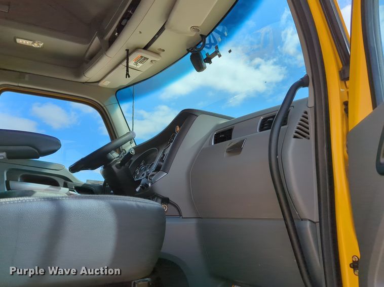 image for item NZ9286 2020 Kenworth T680 semi truck