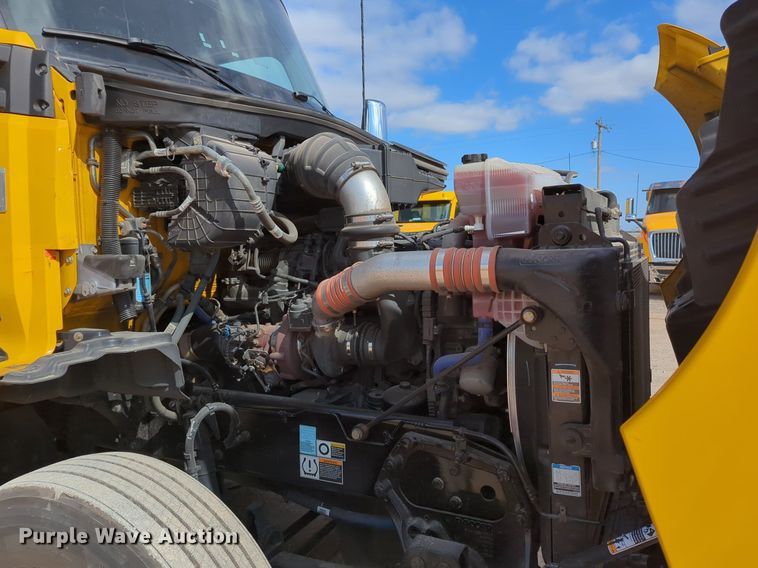 image for item NZ9286 2020 Kenworth T680 semi truck