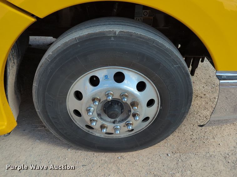 image for item NZ9286 2020 Kenworth T680 semi truck