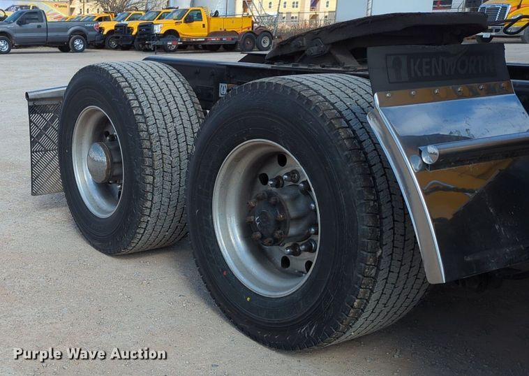 image for item NZ9286 2020 Kenworth T680 semi truck