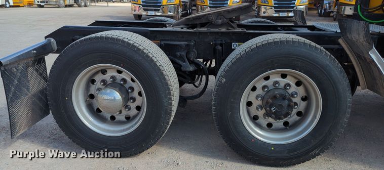 image for item NZ9286 2020 Kenworth T680 semi truck