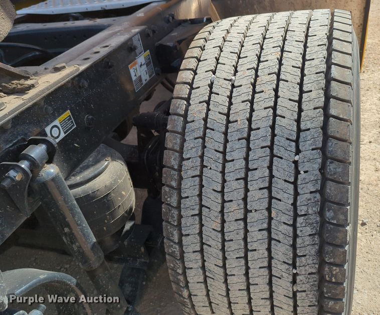 image for item NZ9286 2020 Kenworth T680 semi truck