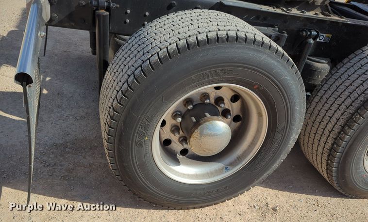 image for item NZ9286 2020 Kenworth T680 semi truck