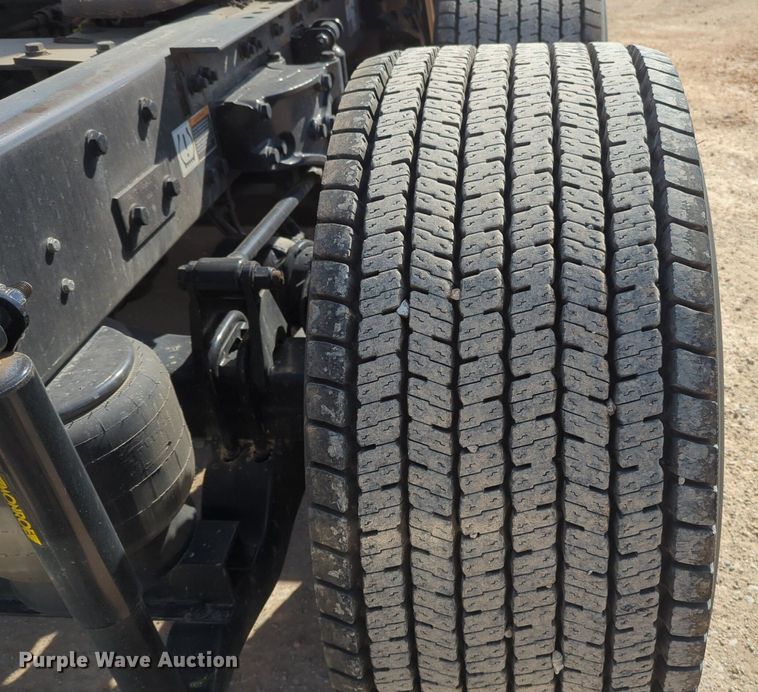 image for item NZ9286 2020 Kenworth T680 semi truck