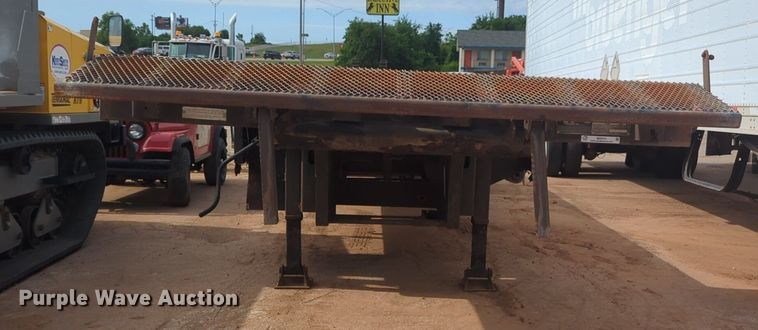 image for item NZ9741 1989 Trailmobile F73T-6FEA drop deck equipment trailer