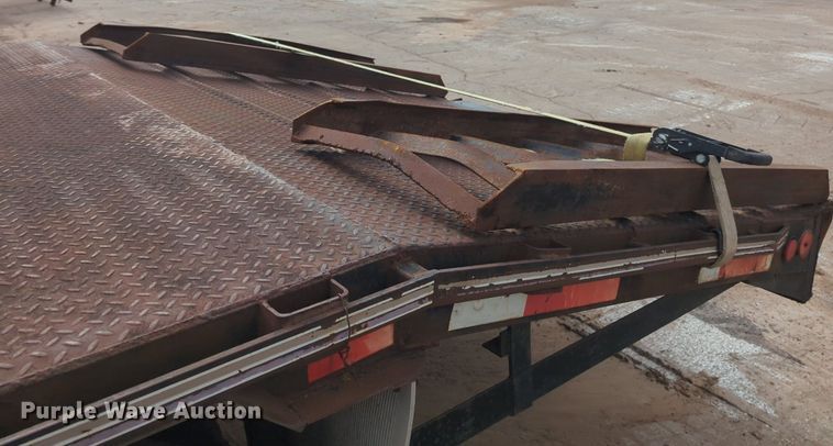 image for item NZ9741 1989 Trailmobile F73T-6FEA drop deck equipment trailer