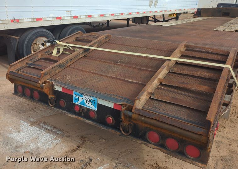 image for item NZ9741 1989 Trailmobile F73T-6FEA drop deck equipment trailer