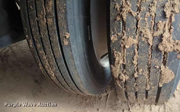 image for item NZ9741 1989 Trailmobile F73T-6FEA drop deck equipment trailer