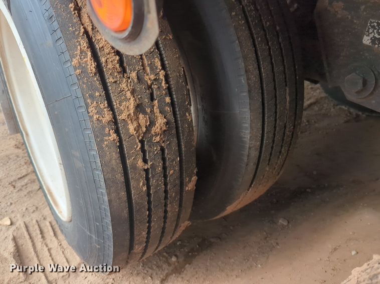 image for item NZ9741 1989 Trailmobile F73T-6FEA drop deck equipment trailer