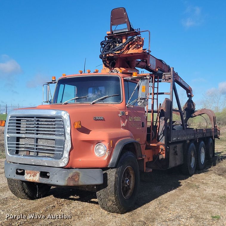 image for item NZ9833 1992 Ford  L9000 log loading truck 
