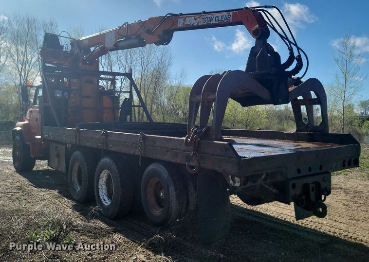 image for item NZ9833 1992 Ford  L9000 log loading truck 