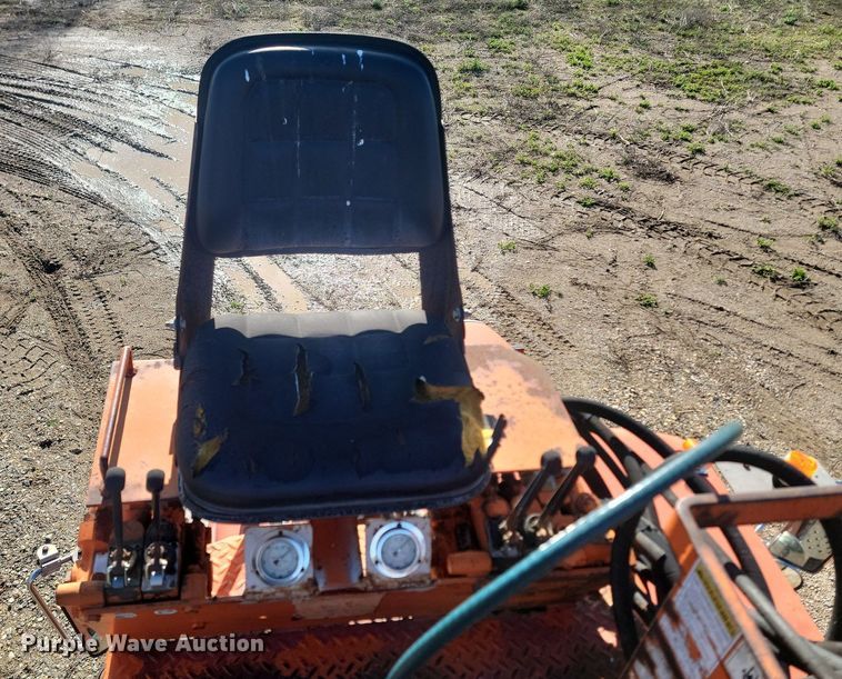 image for item NZ9833 1992 Ford  L9000 log loading truck 