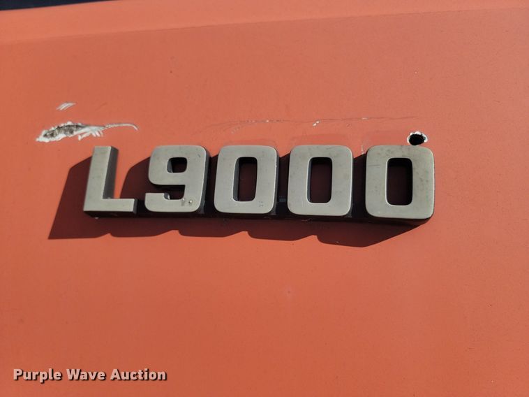 image for item NZ9833 1992 Ford  L9000 log loading truck 