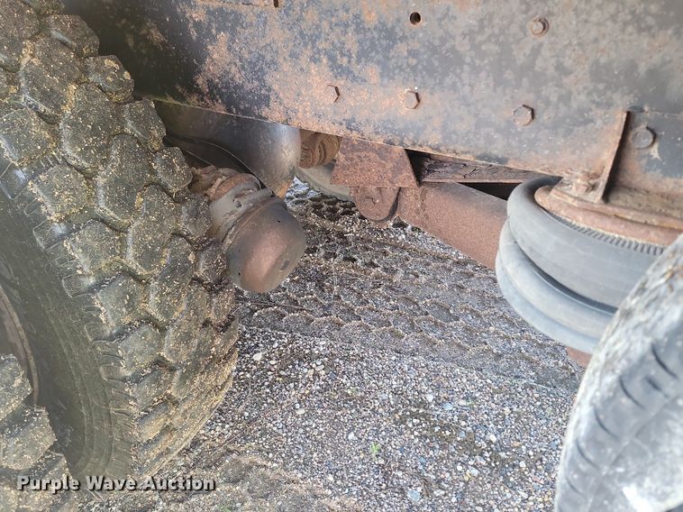 image for item NZ9833 1992 Ford  L9000 log loading truck 