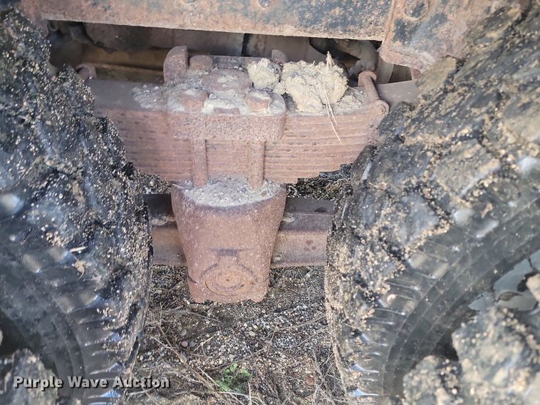 image for item NZ9833 1992 Ford  L9000 log loading truck 