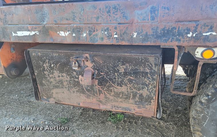 image for item NZ9833 1992 Ford  L9000 log loading truck 