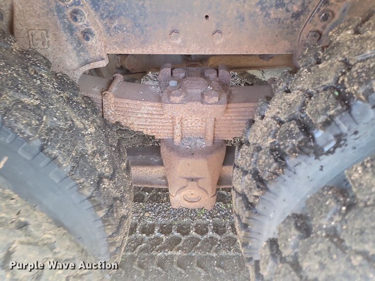 image for item NZ9833 1992 Ford  L9000 log loading truck 