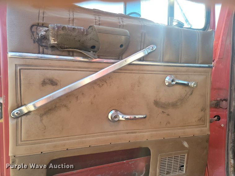 image for item NZ9833 1992 Ford  L9000 log loading truck 