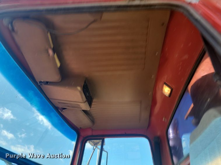 image for item NZ9833 1992 Ford  L9000 log loading truck 