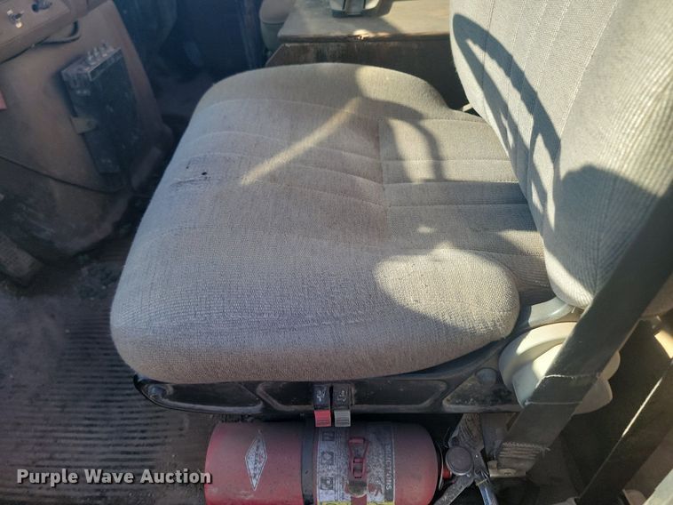 image for item NZ9833 1992 Ford  L9000 log loading truck 