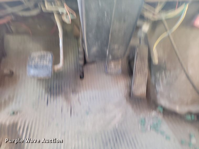 image for item NZ9833 1992 Ford  L9000 log loading truck 